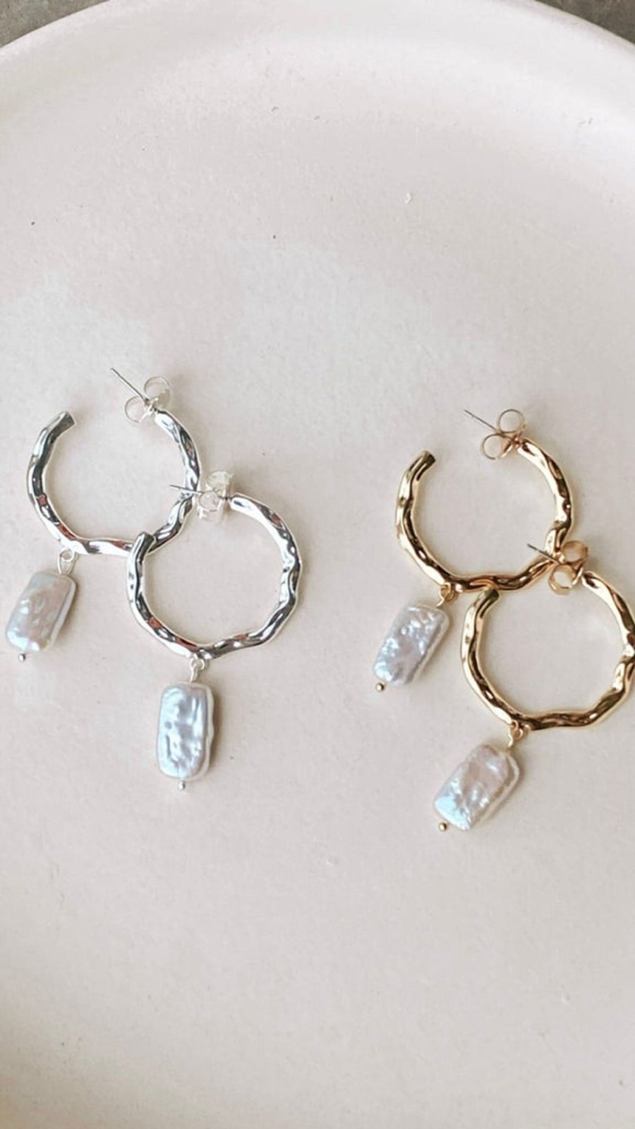 Accessories Adorne | Beaten Metal Pearl Drop Hoops - Gold/Cream