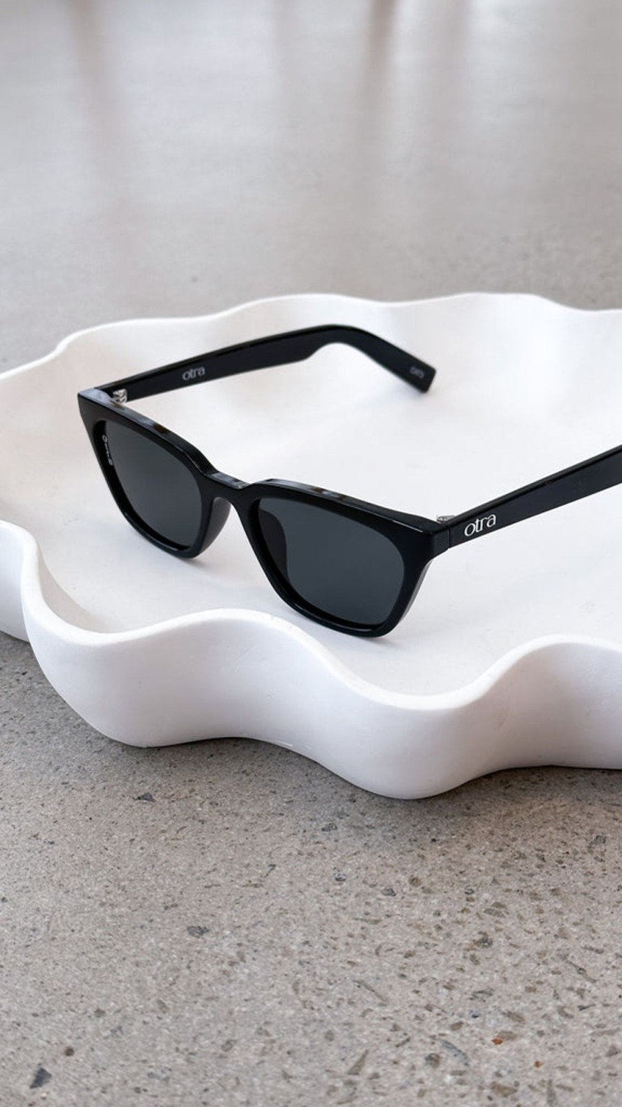 Accessories OTRA EYEWEAR | Seva Sunglasses - Black/Smoke