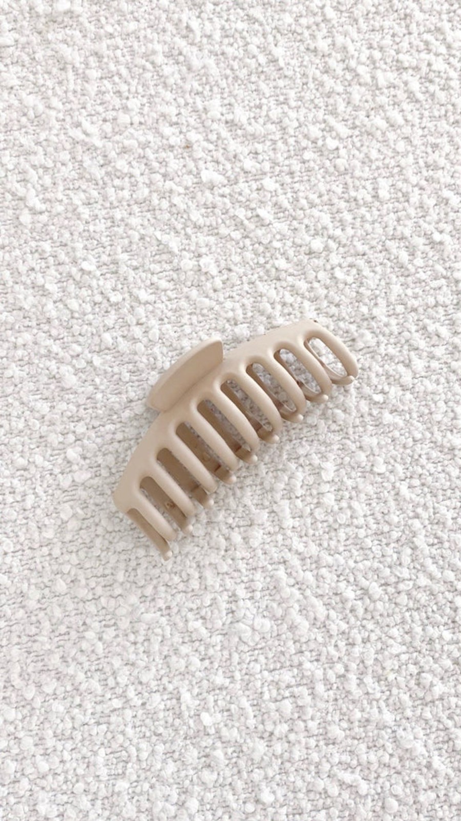 Accessories MAIN ST | Regina Matte Claw Clip - Cream