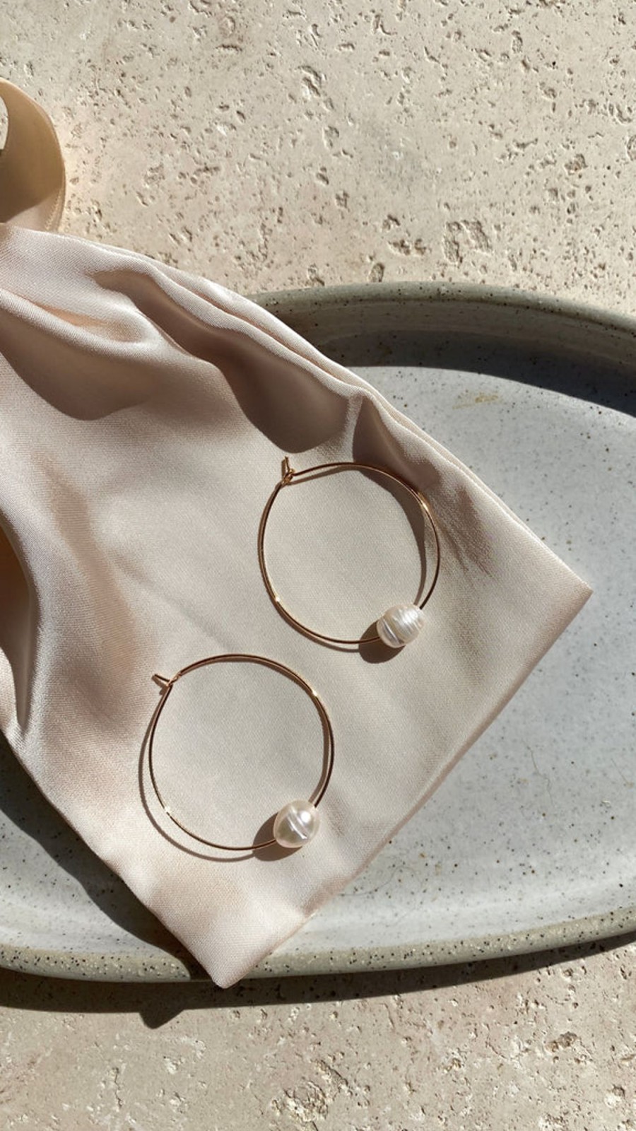 Accessories Adorne | Simple Pearl Fine Wire Hoops - Cream/Gold