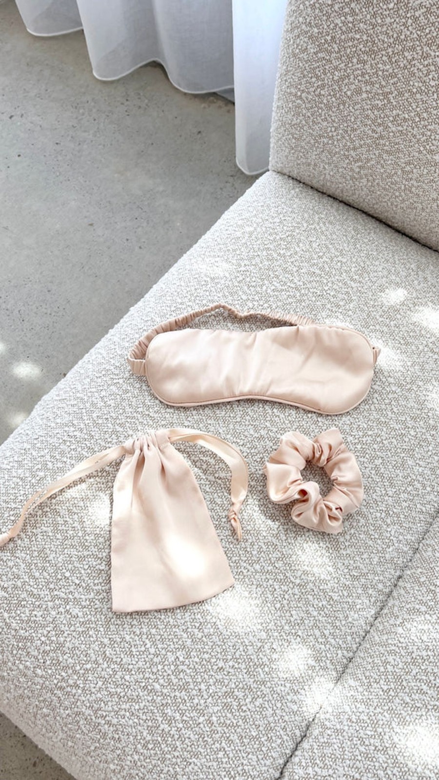 Accessories Alive Girl | Harper Eye Mask & Scrunchie - Champagne