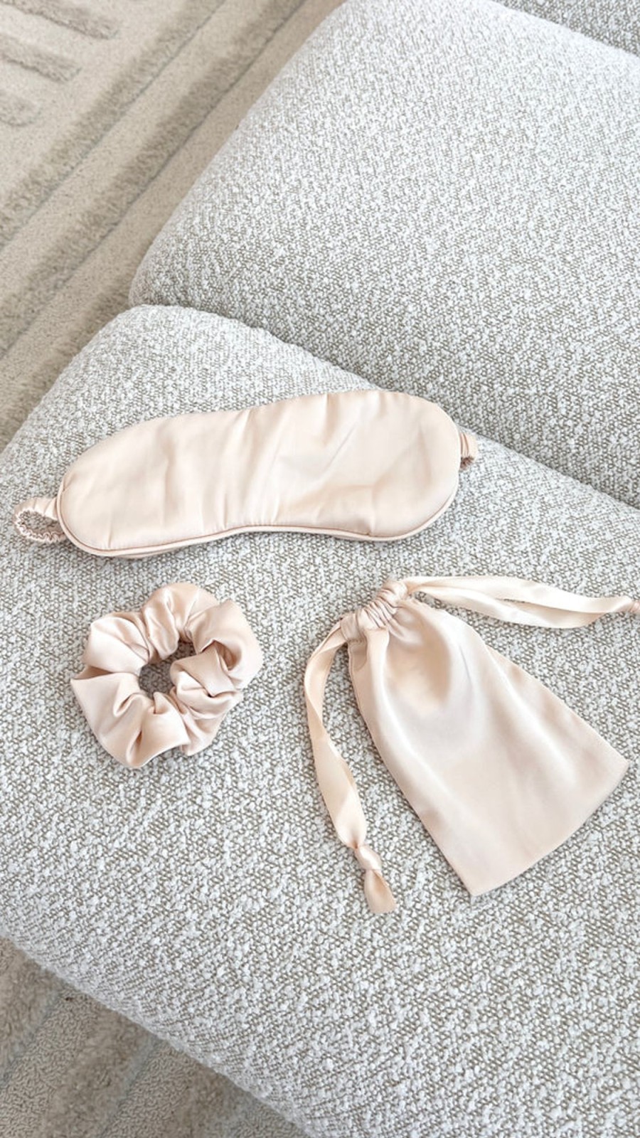 Accessories Alive Girl | Harper Eye Mask & Scrunchie - Champagne